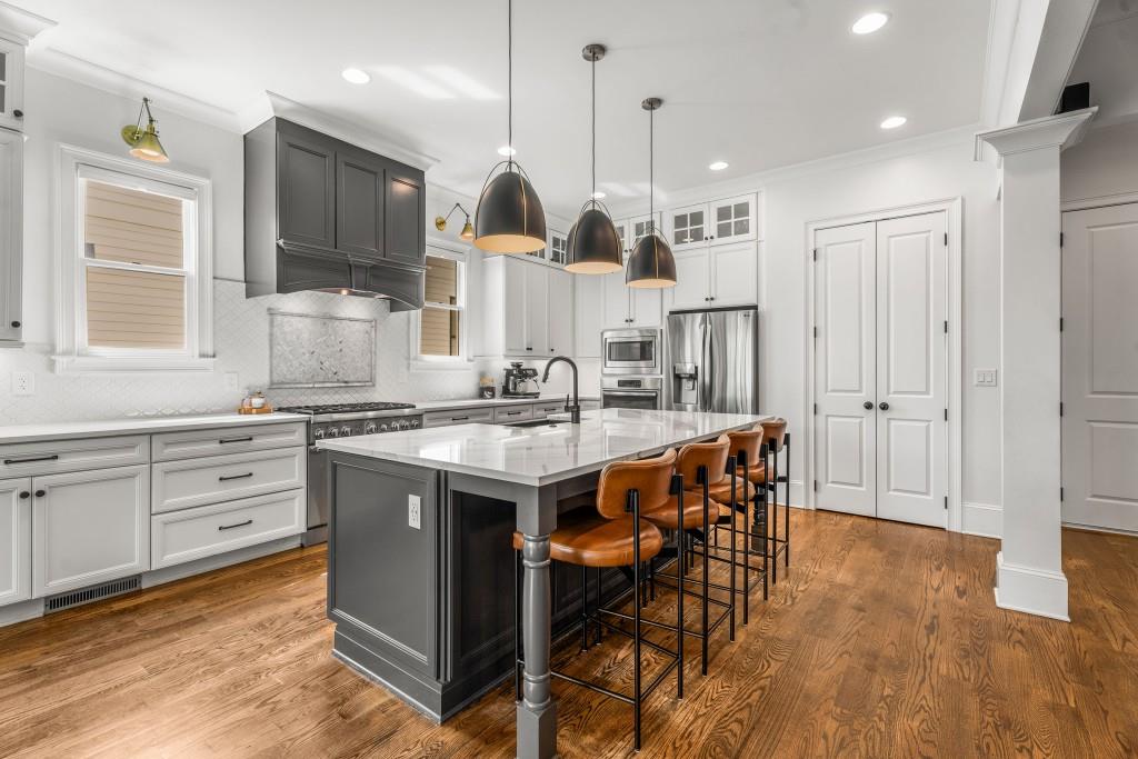 2537 Thompson Road NE