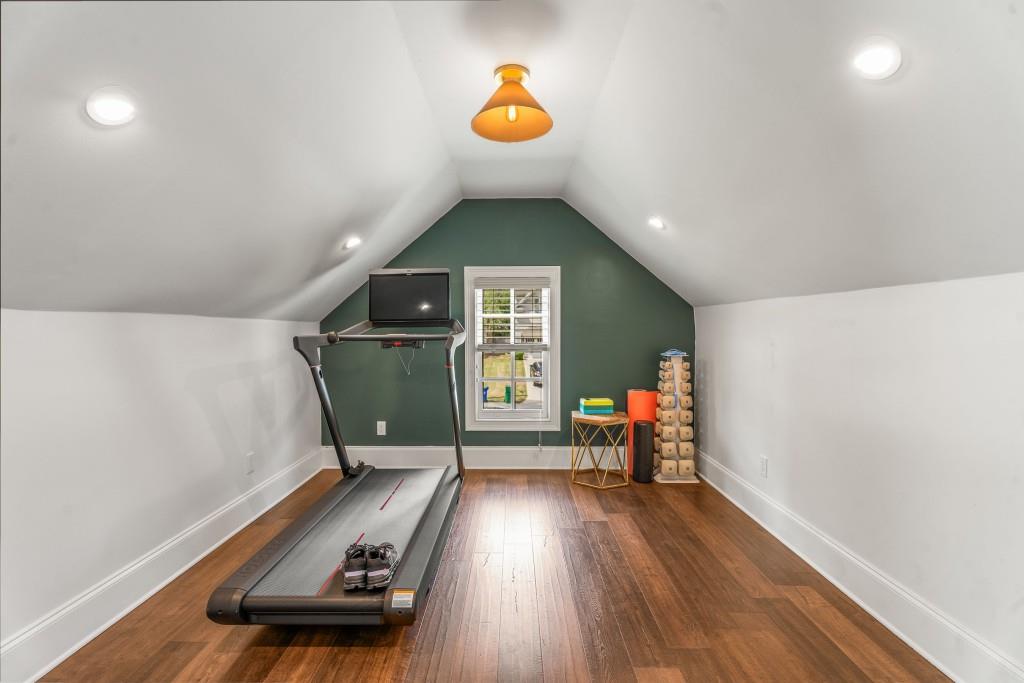 2537 Thompson Road NE