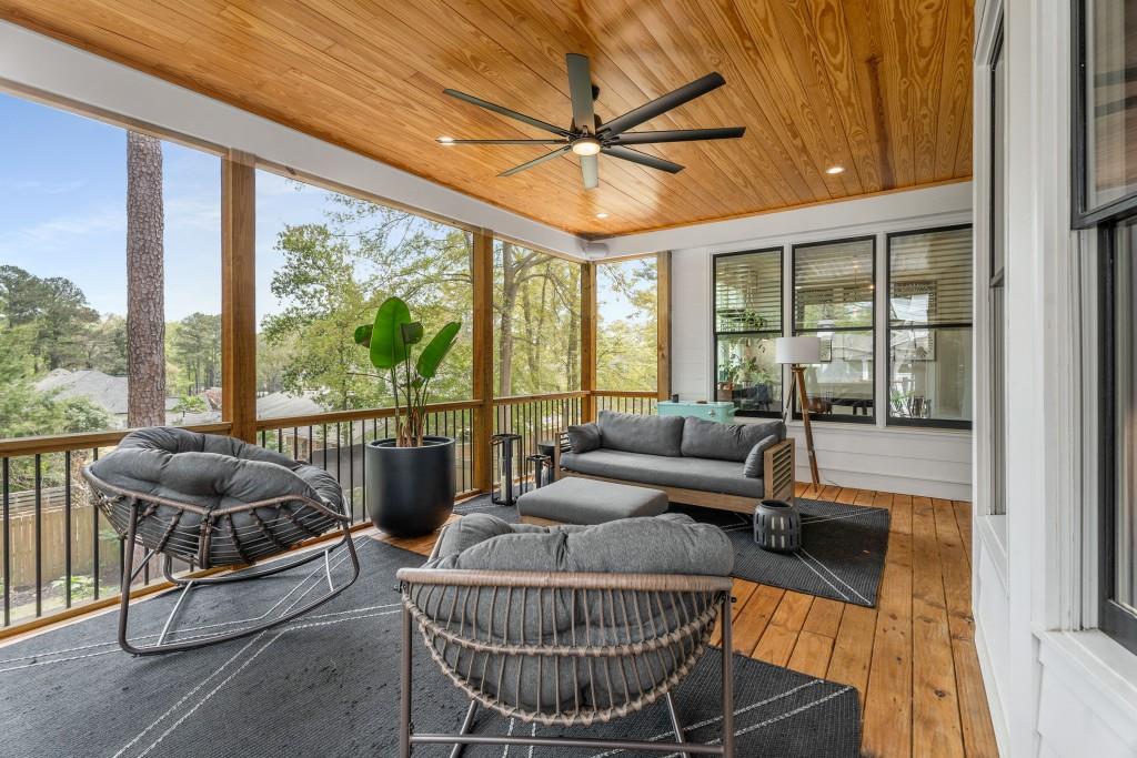 2537 Thompson Road NE