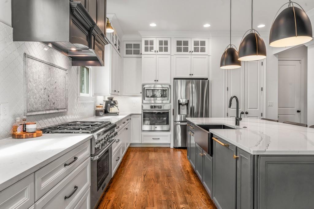 2537 Thompson Road NE