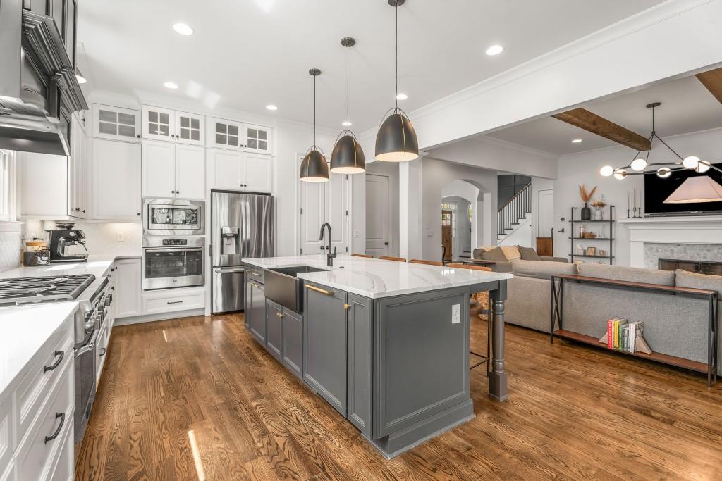 2537 Thompson Road NE