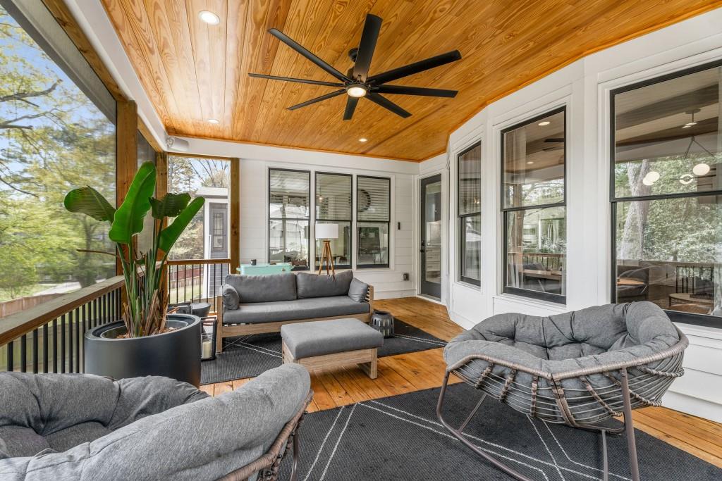 2537 Thompson Road NE