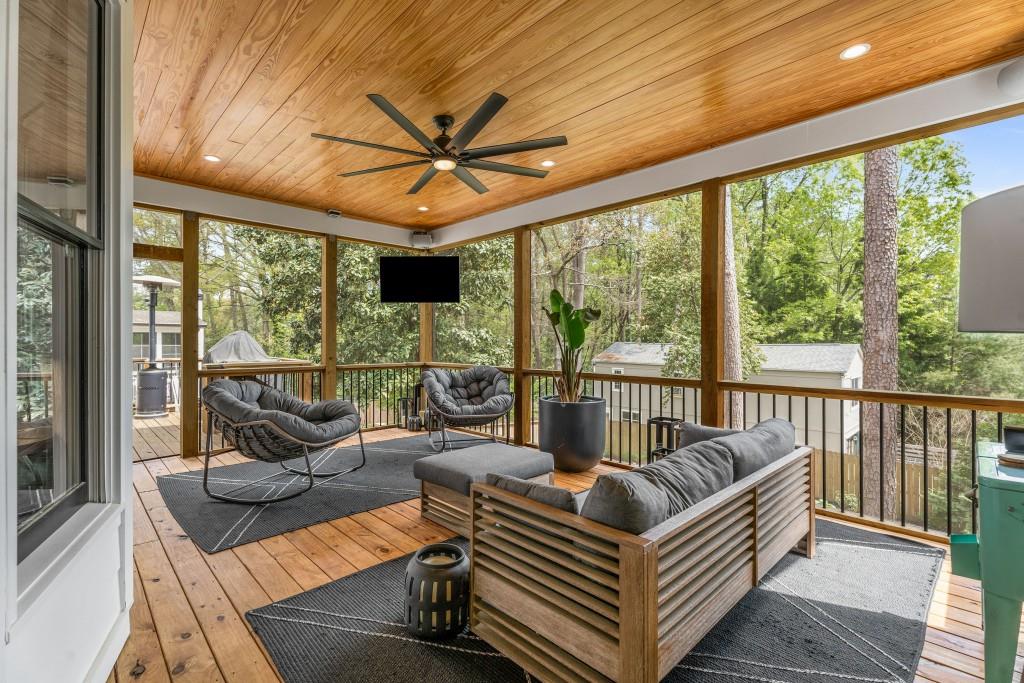 2537 Thompson Road NE