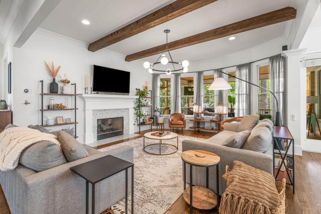 2537 Thompson Road NE