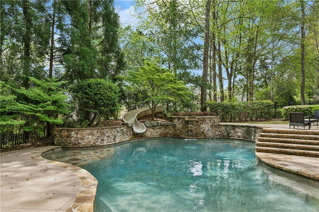 105 Kingston Manor