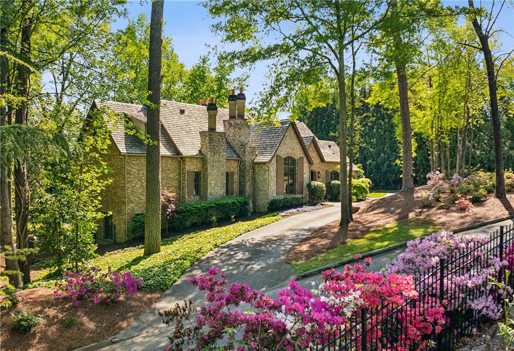 105 Kingston Manor