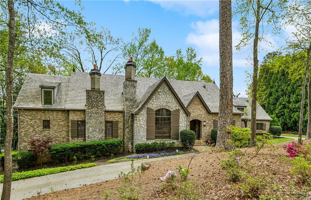 105 Kingston Manor