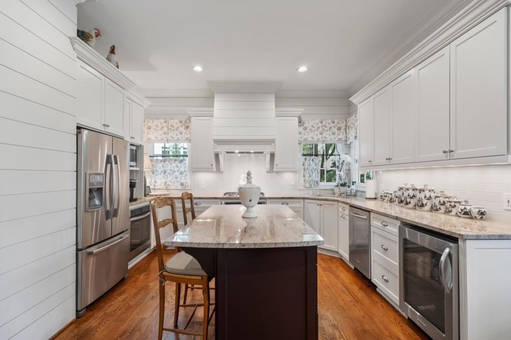 2376 Hyde Park Court