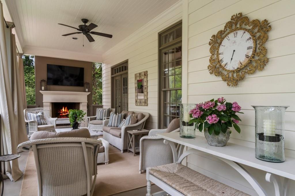 2376 Hyde Park Court