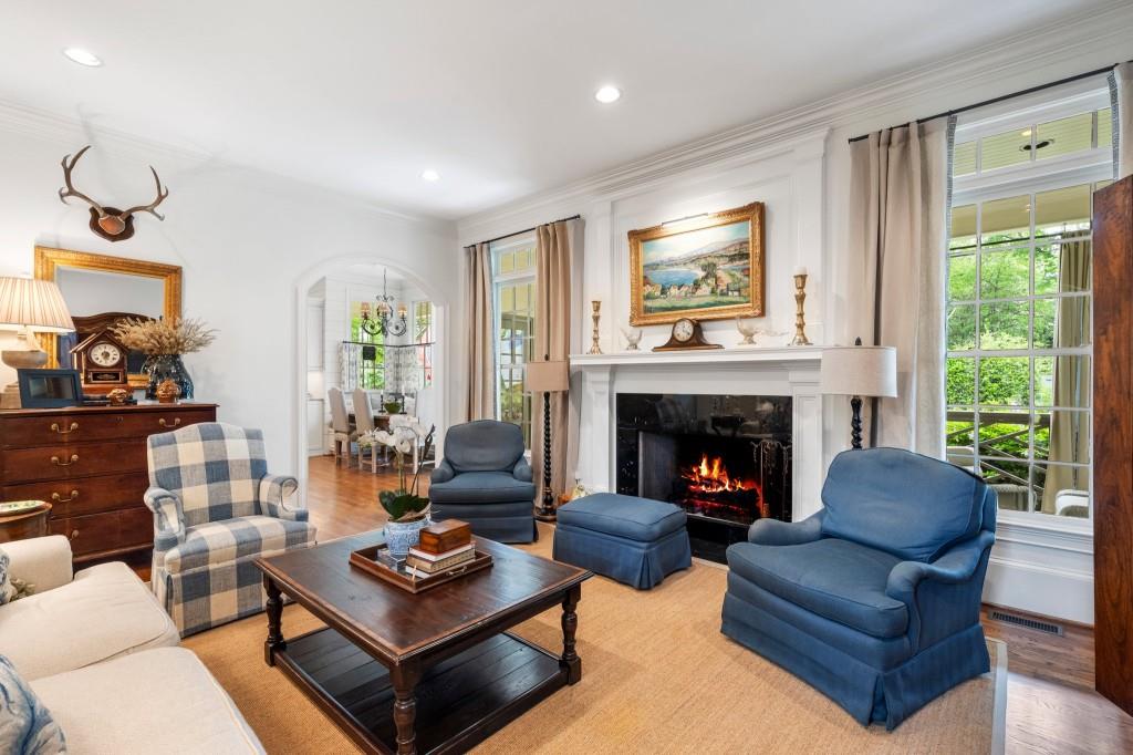 2376 Hyde Park Court