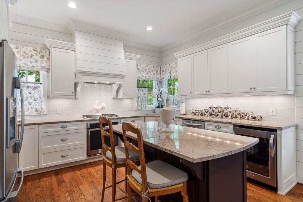 2376 Hyde Park Court