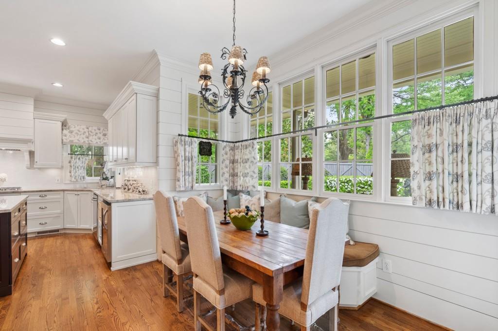 2376 Hyde Park Court