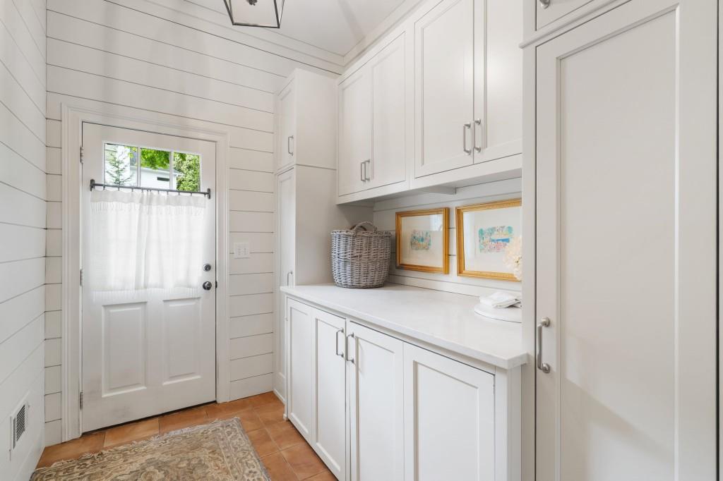 2376 Hyde Park Court