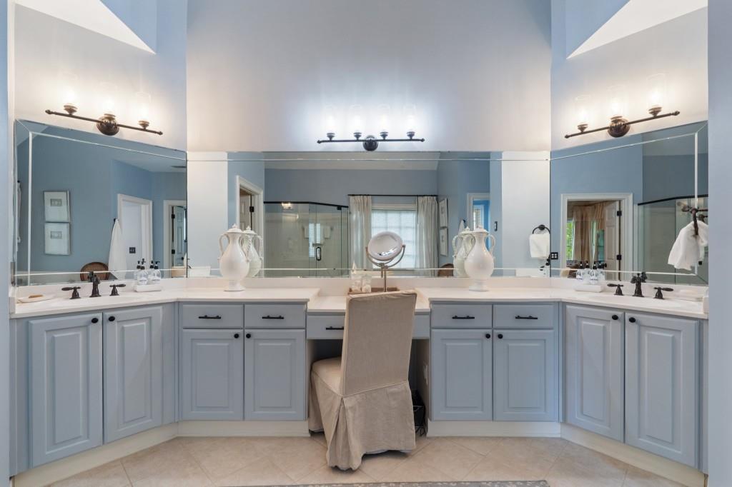 2376 Hyde Park Court