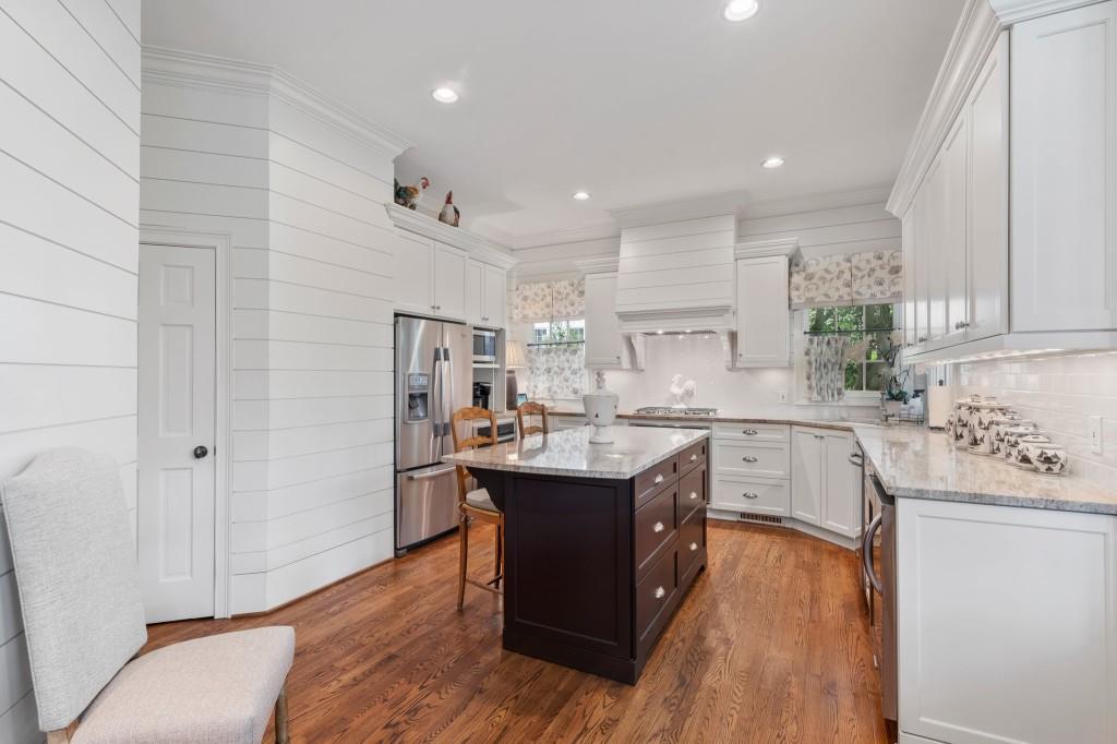 2376 Hyde Park Court