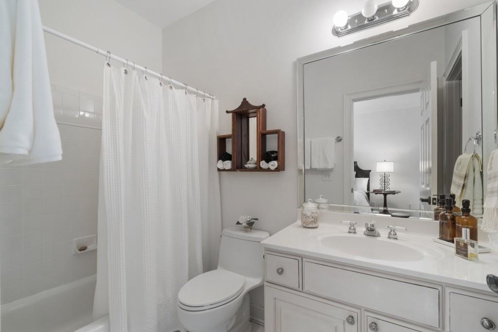 2376 Hyde Park Court