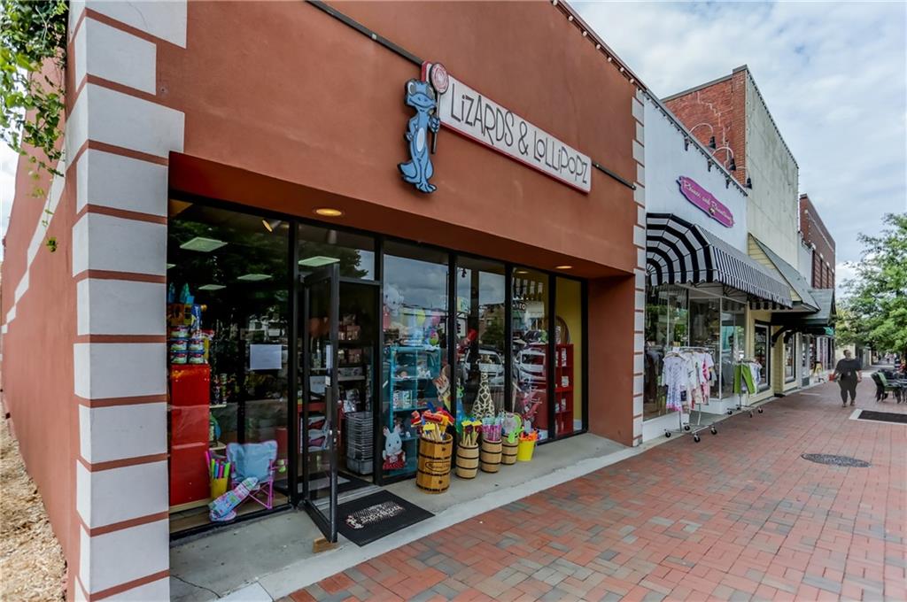 476 Springer Bend NW