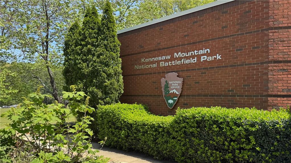 476 Springer Bend NW