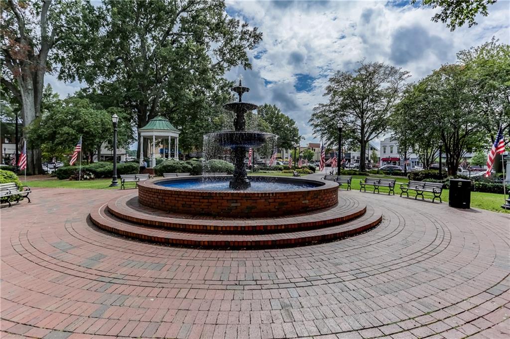 476 Springer Bend NW