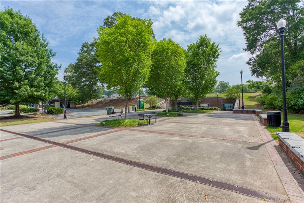 476 Springer Bend NW