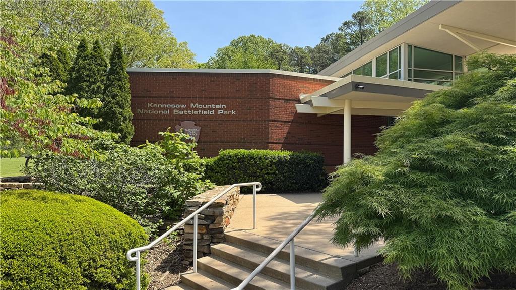 476 Springer Bend NW