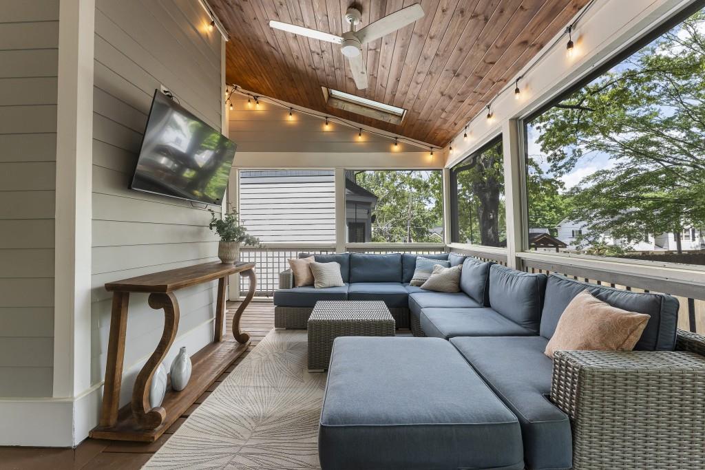 3253 Cates Avenue NE