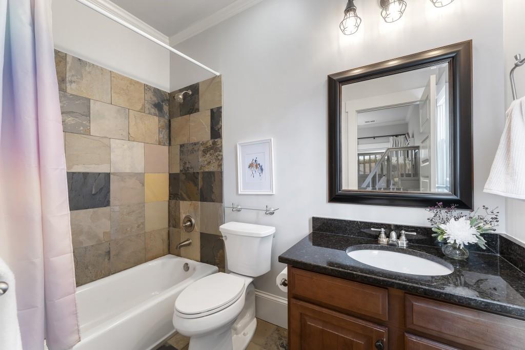 3253 Cates Avenue NE