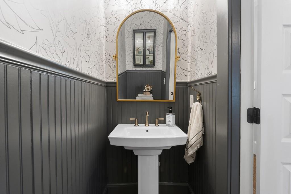 3253 Cates Avenue NE