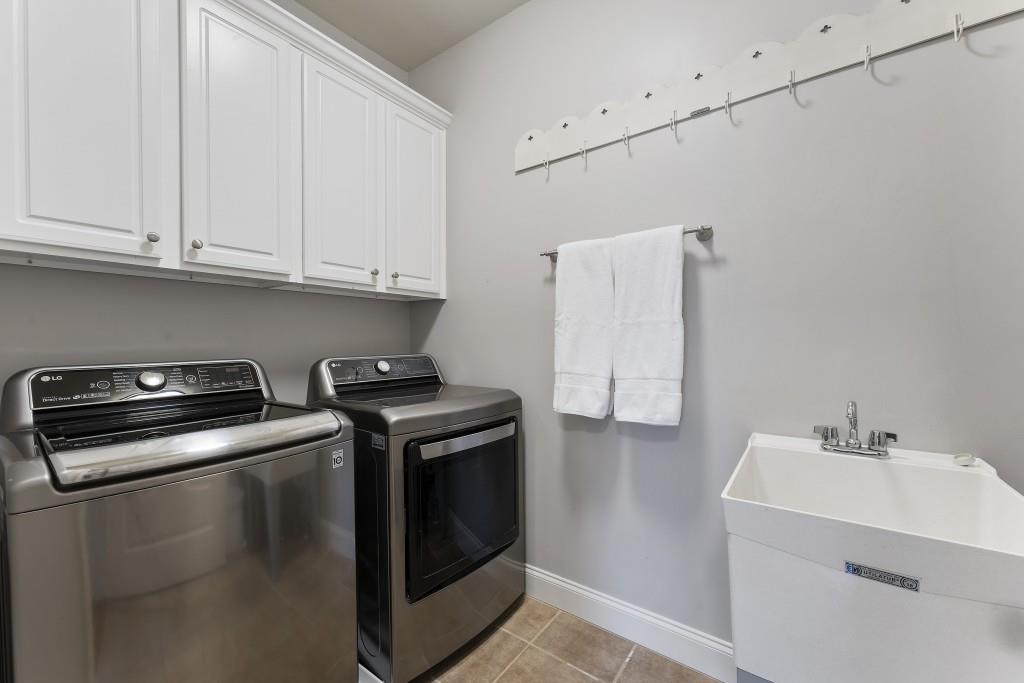 3253 Cates Avenue NE