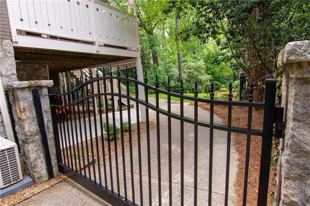 3115 Peachtree Drive NE