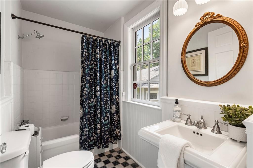 1772 Ridgewood Drive NE