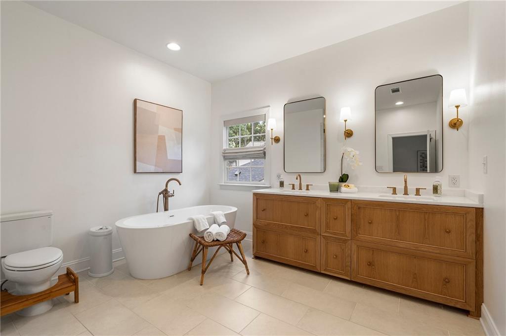 1772 Ridgewood Drive NE