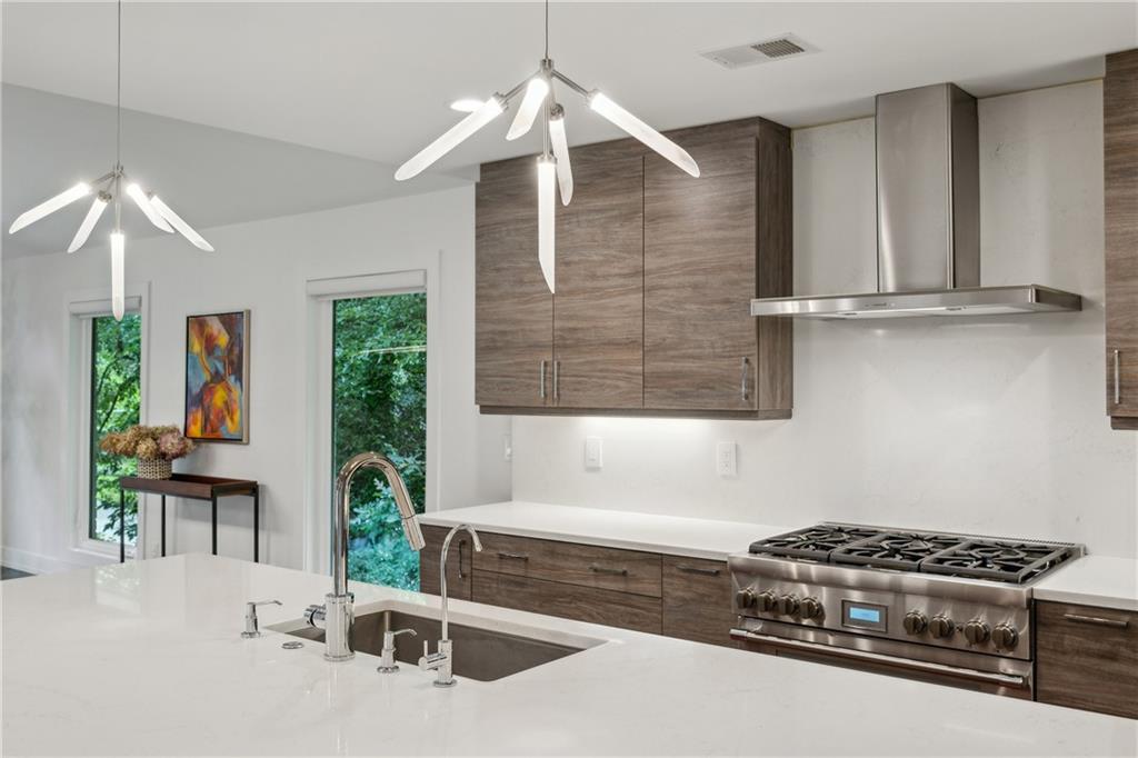 1331 Hampton Hall Drive NE