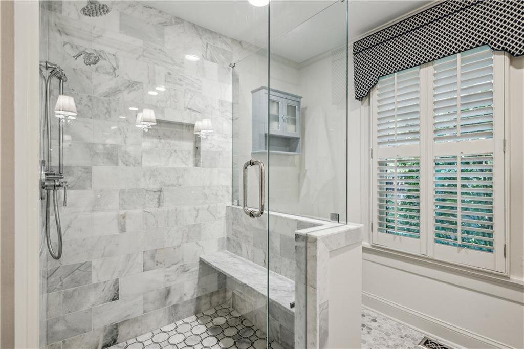 2210 Fairhaven Circle NE