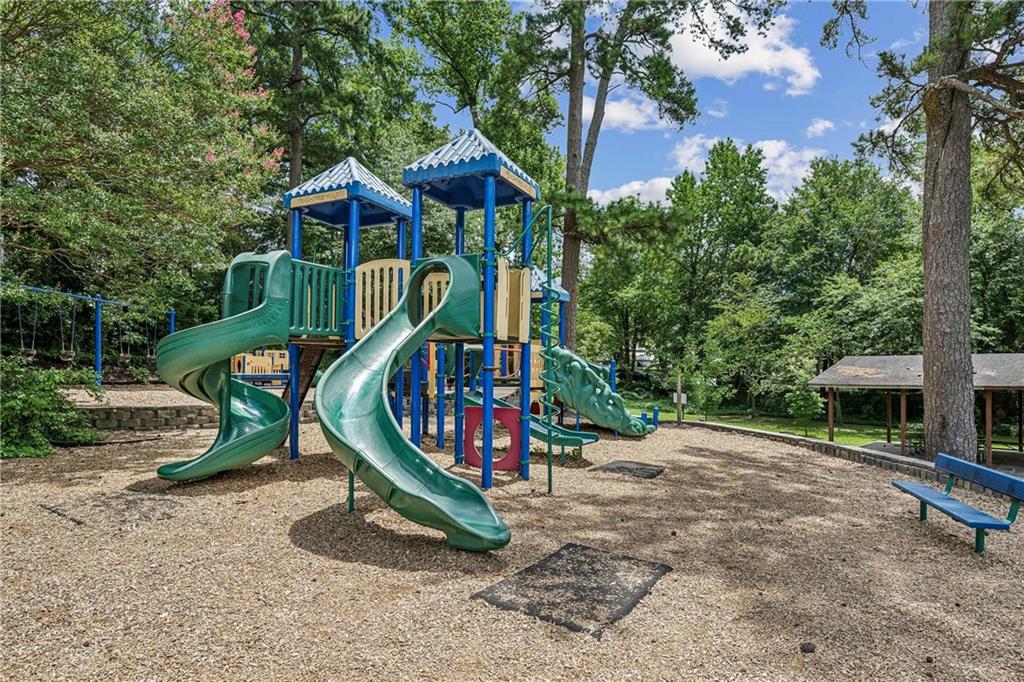 2210 Fairhaven Circle NE