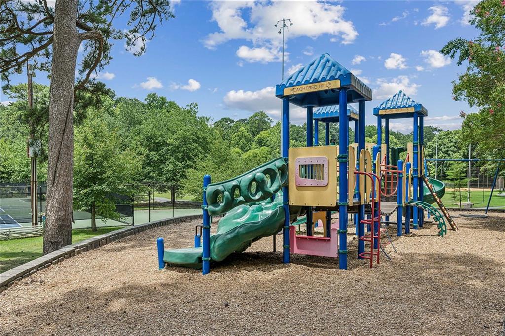 2210 Fairhaven Circle NE