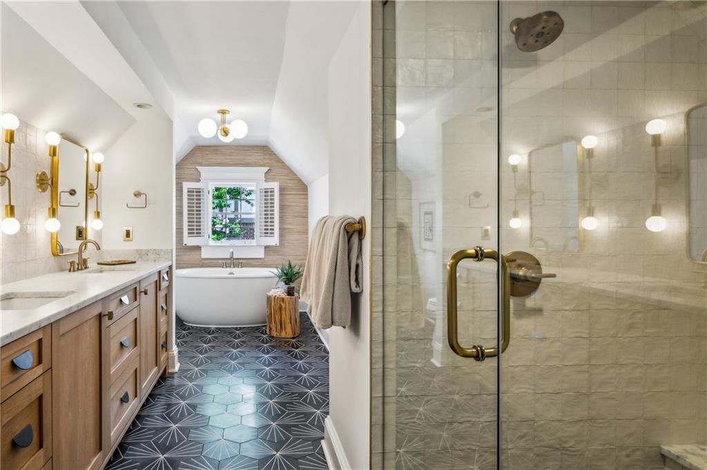 893 Plymouth Road NE