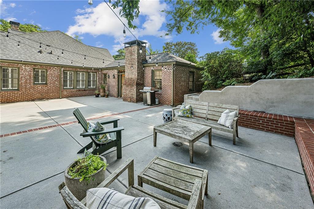 893 Plymouth Road NE