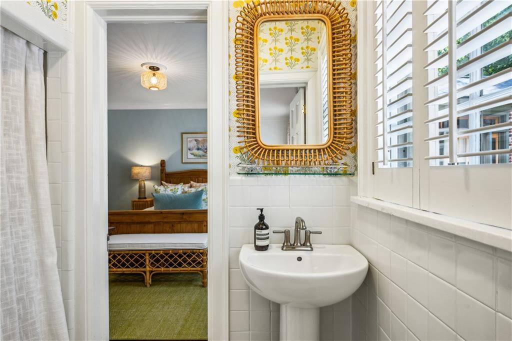 893 Plymouth Road NE