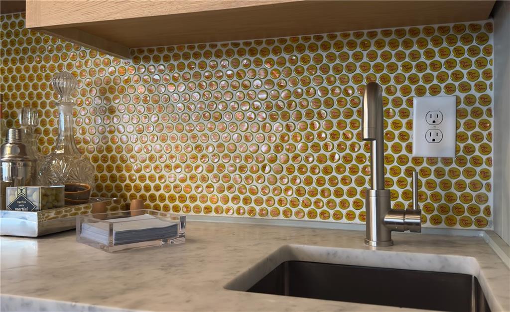 893 Plymouth Road NE