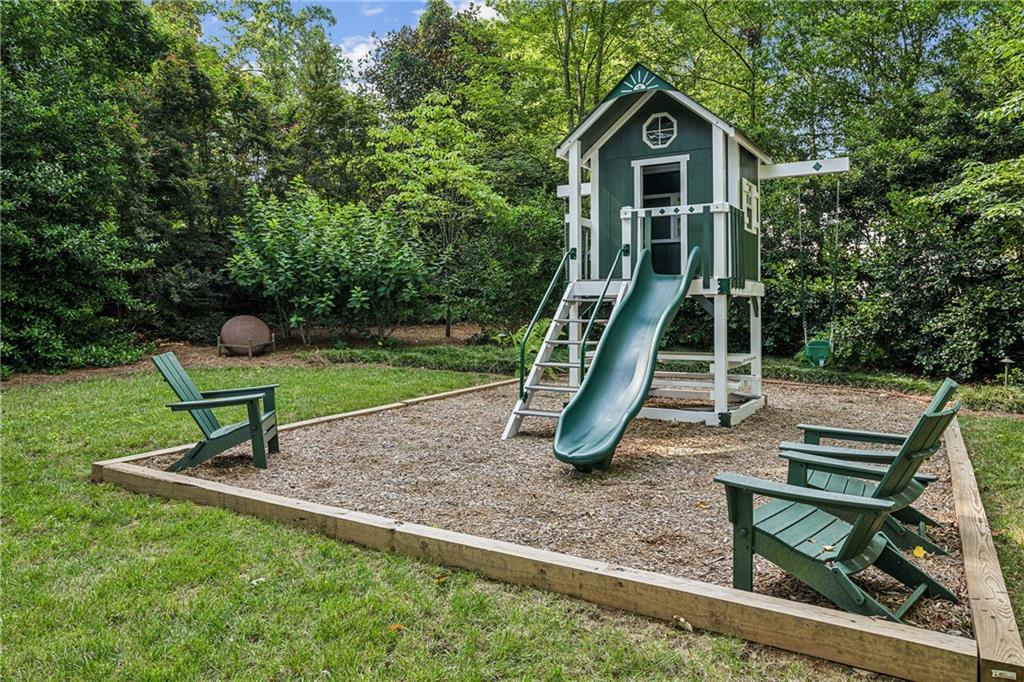 893 Plymouth Road NE