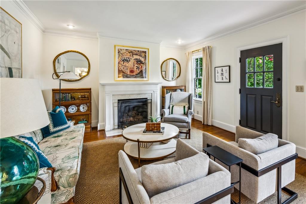 893 Plymouth Road NE