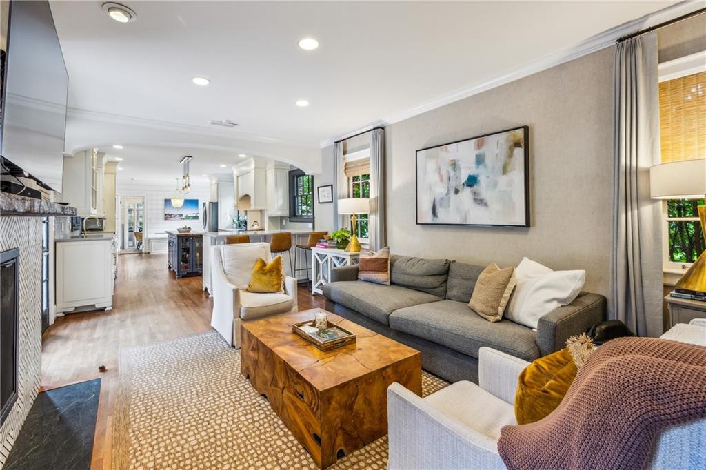 893 Plymouth Road NE