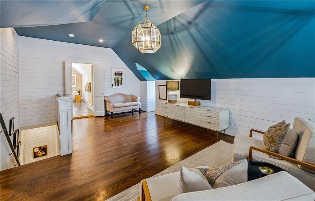 893 Plymouth Road NE