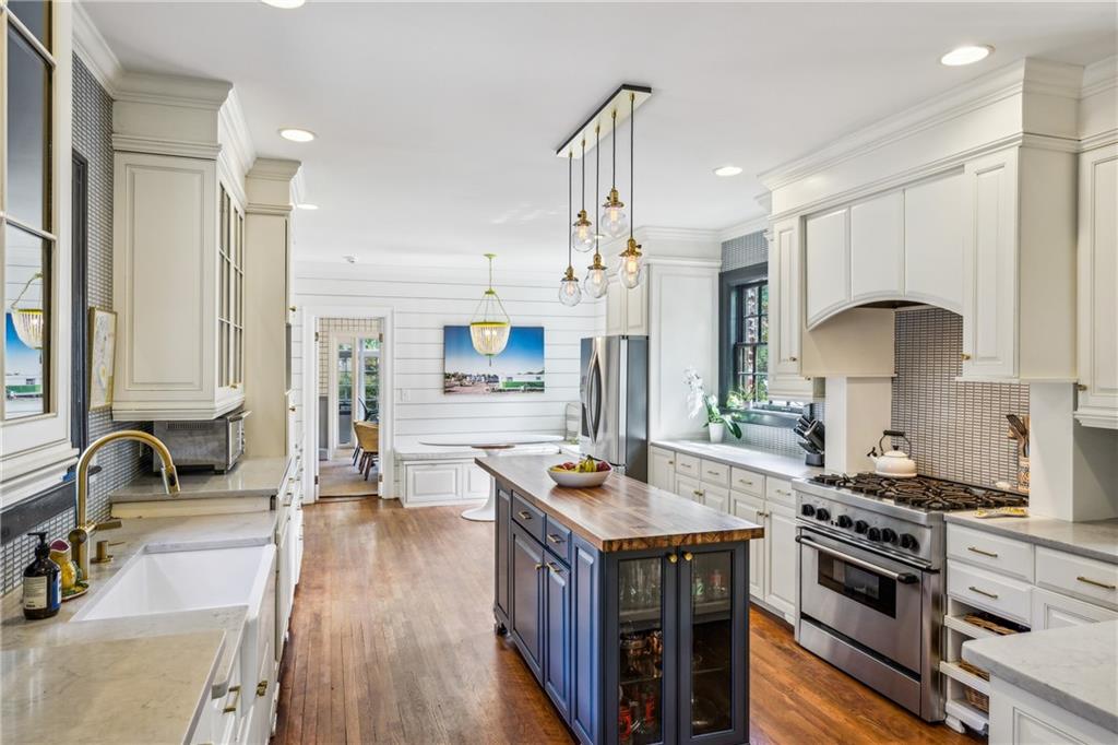 893 Plymouth Road NE