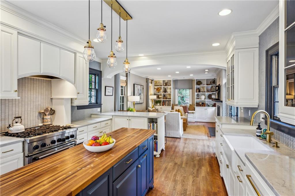 893 Plymouth Road NE