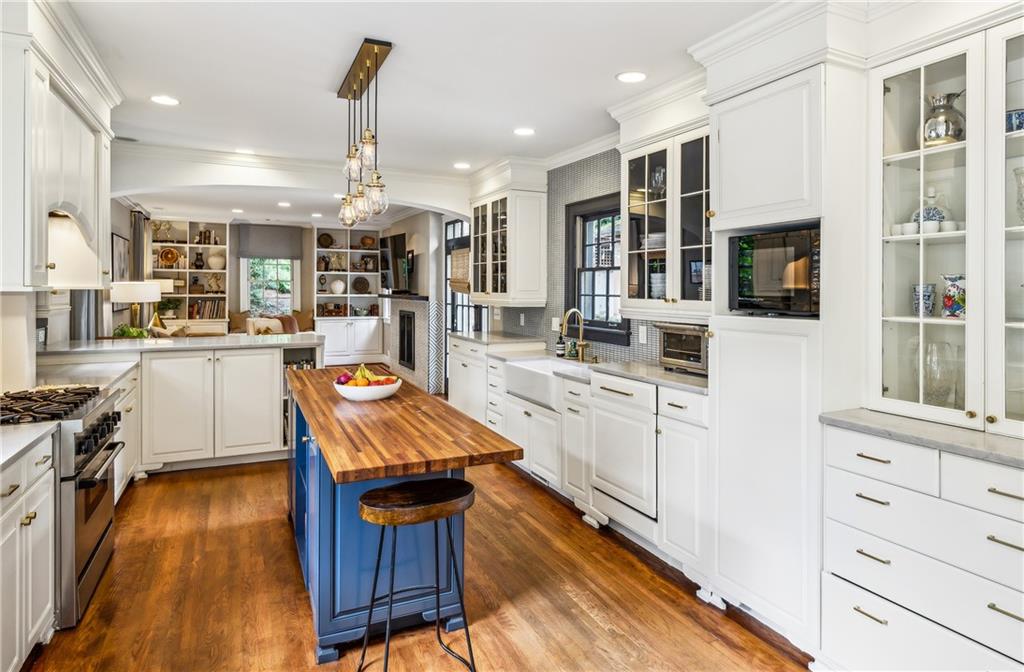 893 Plymouth Road NE