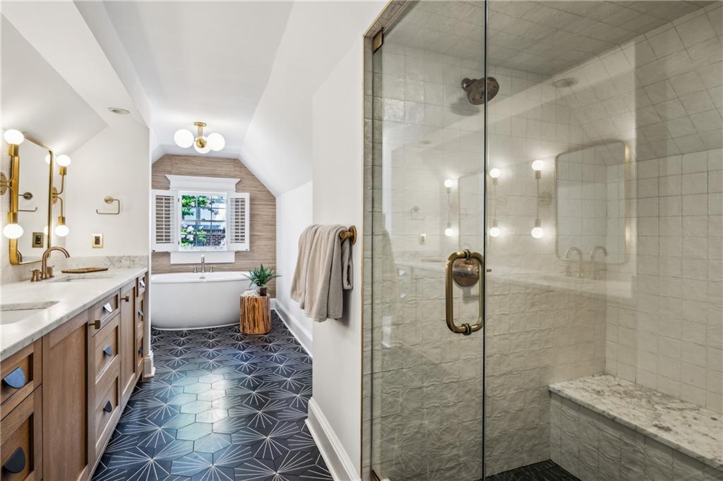 893 Plymouth Road NE