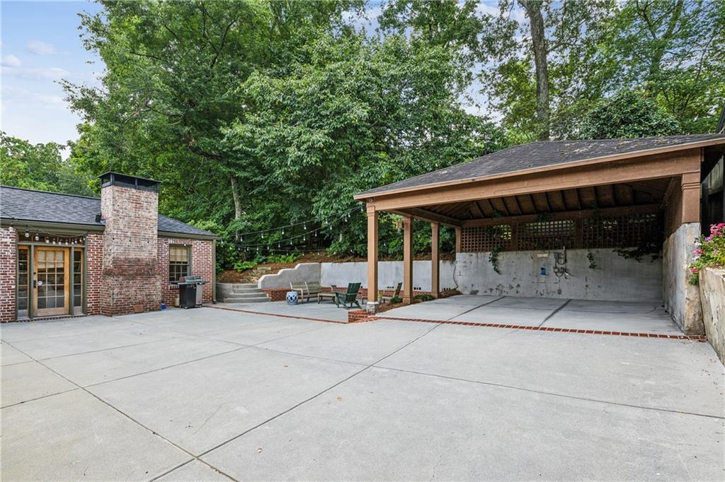 893 Plymouth Road NE