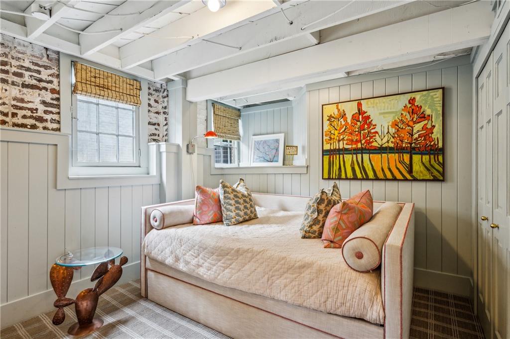 893 Plymouth Road NE